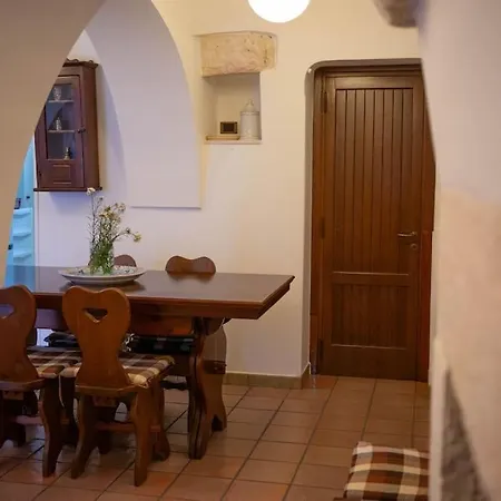 Trulli D'estia - * Locorotondo